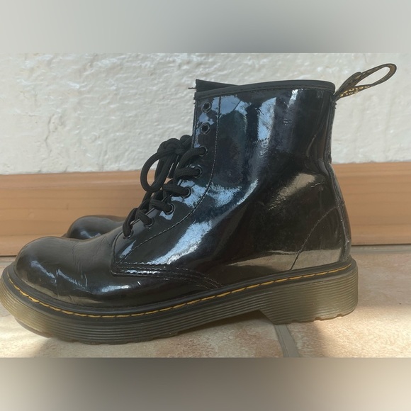 Doc Martens 1460 Kids Lace Up Boots Black Distressed Patent Leather Size US 4 - Picture 1 of 5